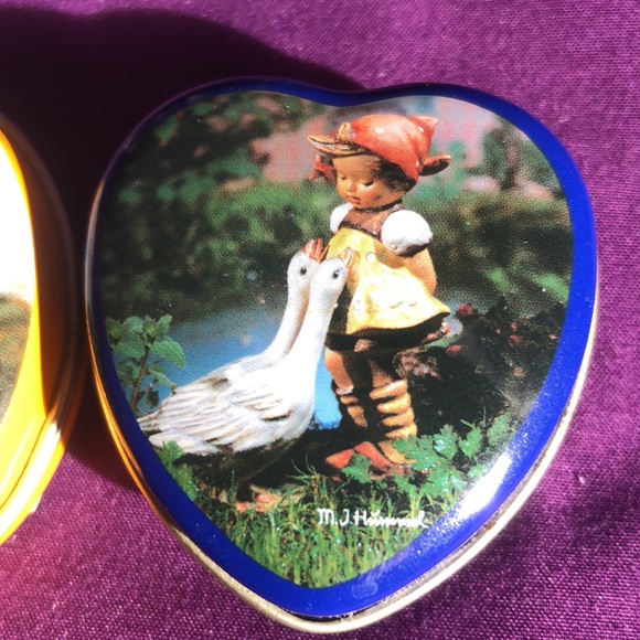 MJ Hummel Vintage Mini Tin Pill Box Set - Picture 4 of 5
